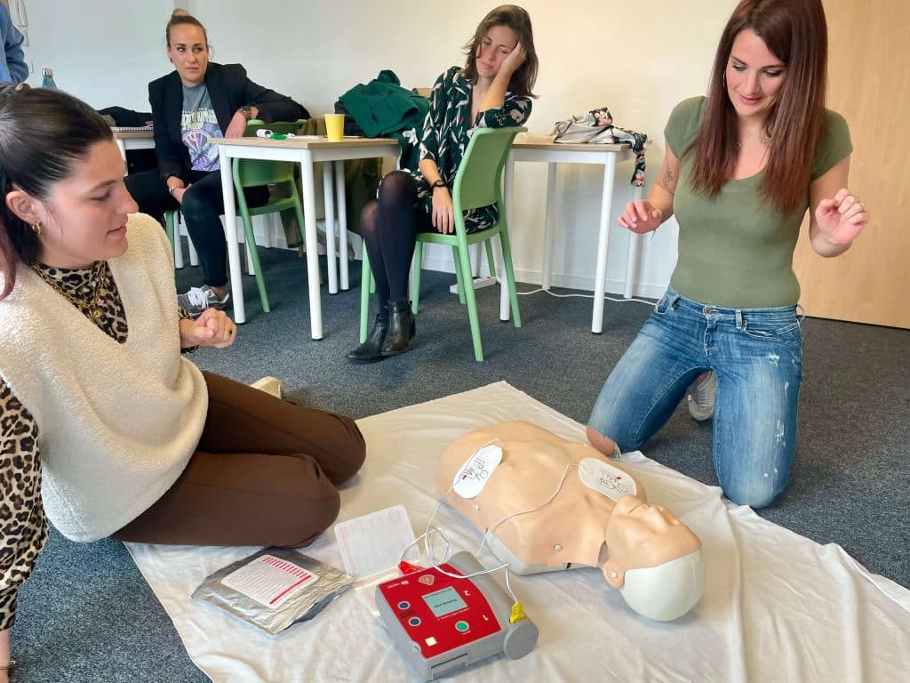 Formation pratique à l'utilisation d'un défibrillateur ou DAE