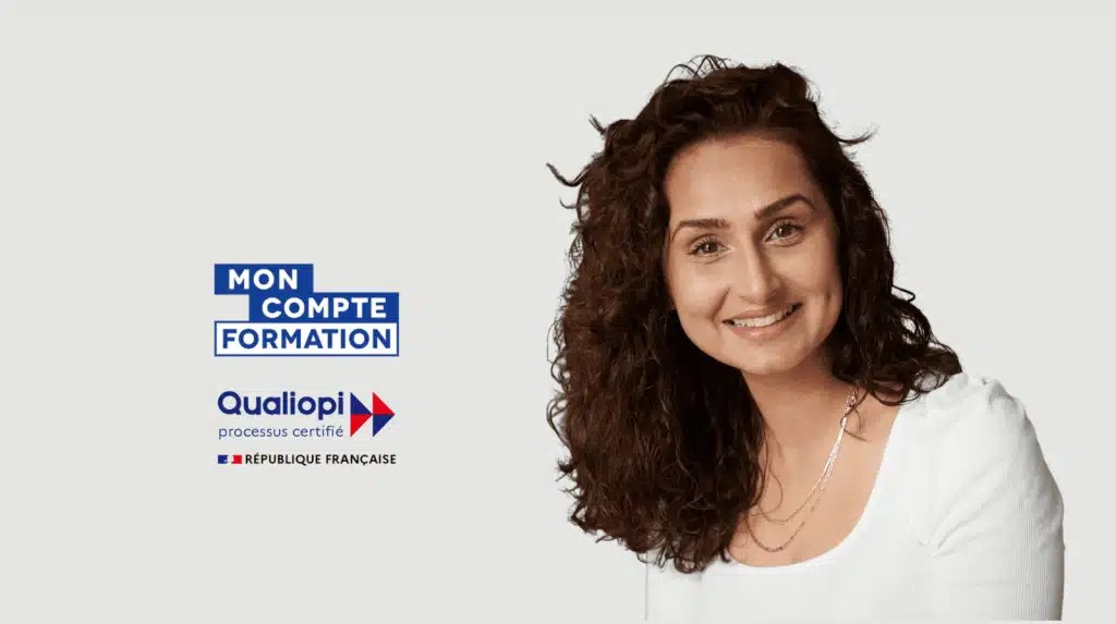 Etudiante souriante de la formation Titre Professionnel Assistant Ressources Humaines à distance, finançable avec le CPF, avec certification Qualiopi et Mon Compte Formation.